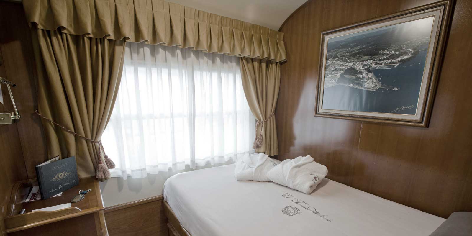 OCOA_SPAIN_COSTA_VERDE_EXPRESS_TRAIN_9